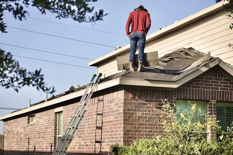 Professional roofer working on a residential roof in Arlingotn Park